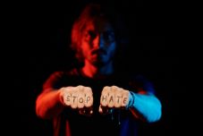 Elfogadták a stratégiát, amivel az idegengyűlölettel és a gyűlöletbeszéddel veszik fel a harcot