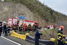 FRISSÍTVE: A Dunába zuhant egy kisbusz (VIDEÓ)