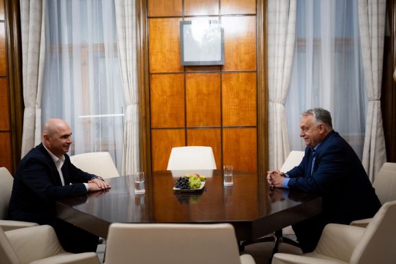 Bolojan Bécsbe utazik, előtte Orbán Viktorral egyeztet Budapesten