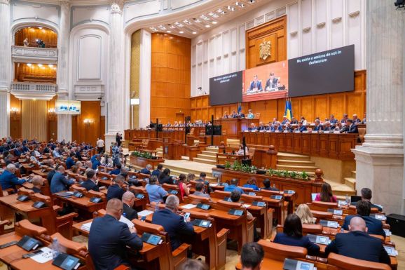 Összegyűltek az aláírások a kormány elleni bizalmatlansági indítványhoz