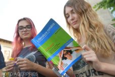 „Maradinak” tartják a kilencedikes román tanterv tervezetét – Védekezik a miniszter