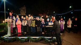 Meggyújtották a második adventi gyertyát Kézdivásárhelyen (VIDEÓ)