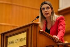 Cirkusz a parlamentben: a Buzoianu lemondását skandálók eltompították a miniszter magyarázatát