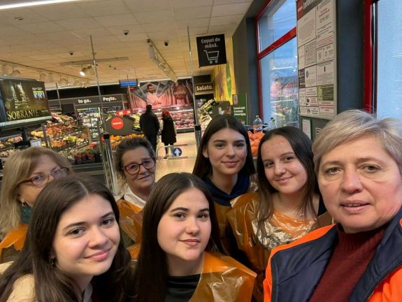 Hatalmas mennyiségű élelmiszert gyűjtött a rászorulóknak Nagyenyeden a Máltai Szeretetszolgálat