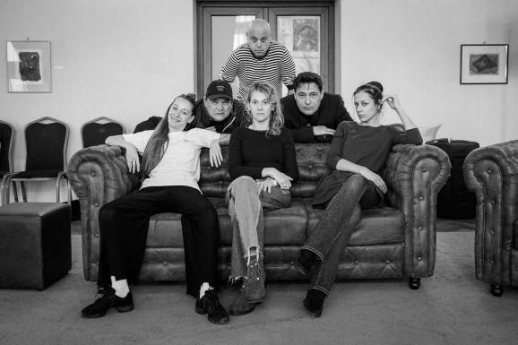 Hatan pizsamában zárják az évet – szilveszteri előadás a Tamási Áron Színházban