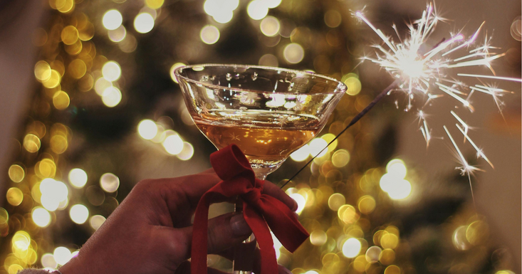 Kiváló koktélok szilveszterre – A koktélkészítő rektorhelyettes, dr. Szász Levente ajánlásával