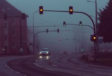 Ködre és csúszós utakra figyelmeztetnek a meteorológusok