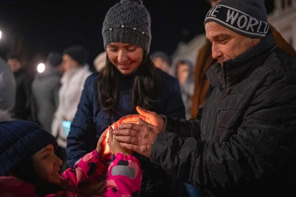 Betlehemből érkező békelánggal gyújtják meg az utolsó adventi gyertyát Sepsiszentgyörgyön