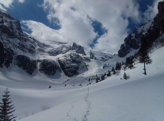 FRISSÍTVE:  Lavinaveszély a hegyekben