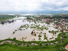 Elég a beszédből: azonnali árvízvédelmi beruházásokat sürget a háromszéki prefektus