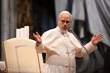 Először mutat be misét szenteste XIV. Leó pápa