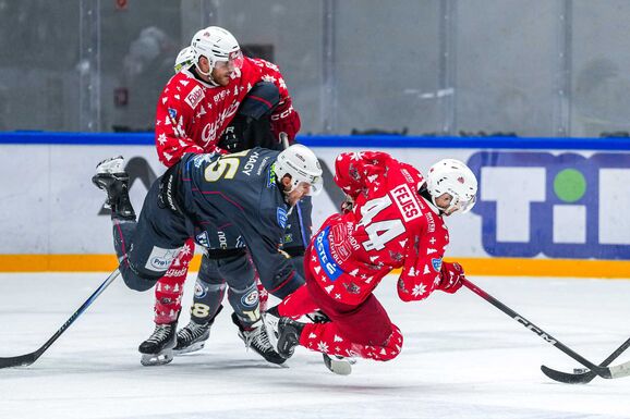 Harapott a magyar válogatott hokis a Gyergyó elleni meccsen, eltiltották