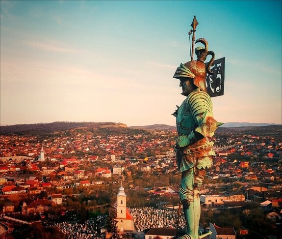 Új titkok kerültek napvilágra a vajdahunyadi várban – Magyar és német nyelvű dokumentumokra bukkantak