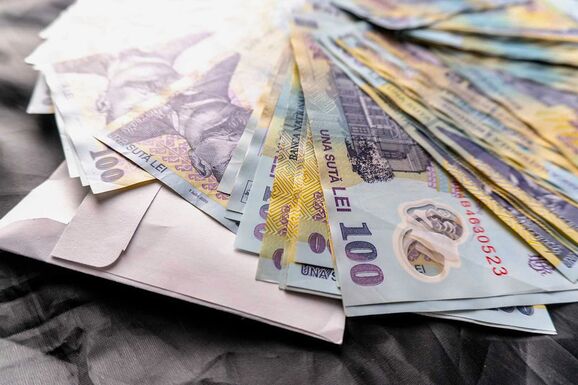 Megszorítások idején is jutott: bőkezű karácsonyi prémiumok állami vállalatoknál