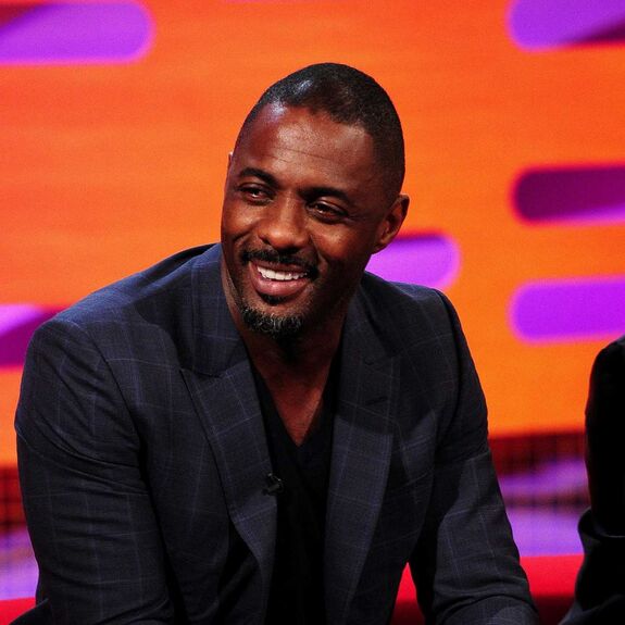 Lovaggá ütötték Idris Elbát 