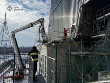 Megkezdték a dróntámadásban megsérült csernobili védőpajzs javítását