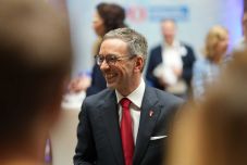 Jobboldali párt vezetője kapott megbízást kormányalakításra Ausztriában