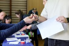 Felmérés: a romániaiak közel fele szerint tisztességtelen volt az elnökválasztás – Kik kételkednek leginkább?