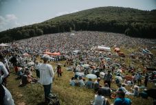 Hálaadás, lelki megújulás és feltöltődés reményében érkeztek a búcsúra a zarándokok (VIDEÓ)