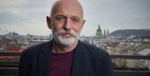 Visky András-kötetet ajándékoz a diákoknak a Libri Könyvesbolt