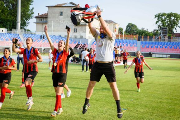 A fiatalok beiktatásában látja a jövőt, további sikerekben bízik a kupagyőztes csíkszeredaiak edzője (INTERJÚ)