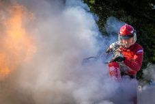 Kigyulladt egy ház, két embert kórházba szállítottak