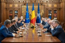 A pártok, a szakszervezetek és a munkáltatói szövetségek egyeztetnek a megszorításokról