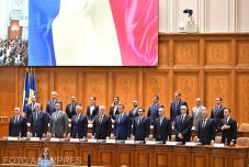 A parlament nagy többséggel bizalmat szavazott a Bolojan-kormánynak