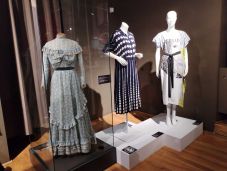 Társadalmi változások a divat tükrében – Megnyílt a Csíki Székely Múzeum legújabb tárlata