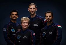 Új dátum: elhalasztották Kapu Tiborék űrutazását