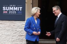 Első hivatalos brit–EU csúcstalálkozó a Brexit óta: a fiatalok szabad mozgásáról is egyeztettek