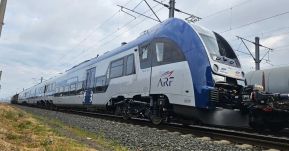 Vasúti röhej: kiállítják a kormány által vásárolt elektromos motorvonatot