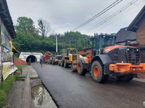 Kétségbeesés, lemondás, aggodalom az emberek szemében – Parajdon jártunk