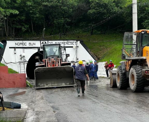 Falugyűlés Parajdon: a román és a magyar kormány is ígért segítséget – válaszokat várnak a helybeliek