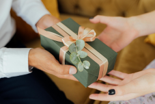 Hogyan válaszd ki a tökéletes ajándékot? – Amit a szeretetnyelvekről tudni kell (3. rész)