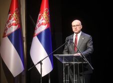 Tudomásul vette a szerb parlament a kormányfő lemondását