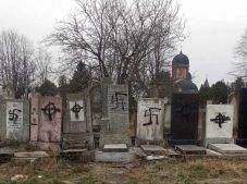 Meggyalázták a bákói zsidó temető emlékműveit