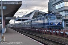 Elszakadt a vezeték: sínekre dőlt fának ütközött a vonat, áll a vasúti forgalom