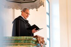 Kovács István püspök: Össze kell kapaszkodnunk, és elvezetnünk egymást Betlehemig