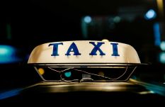 Utasfelvétel megtagadása miatt bírságoltak meg egy taxist – Állítólag a volt miniszterelnököt nem akarta elvinni