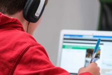 Fokoznák online térben a kiskorúak védelmét