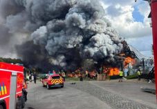 Hatalmas tűz ütött ki a fesztiválon – A nagyszínpad megsemmisült (VIDEÓ)
