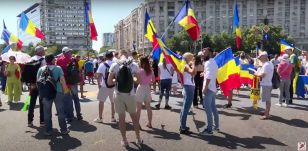 Ciprusról üzent a tüntetőknek a román politikus 