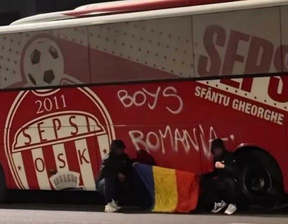 Vandalizmus: Megrongálták a Sepsi OSK autóbuszát Craiován