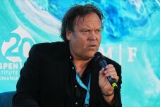 Charlie Ottley megkapta a román állampolgárságot