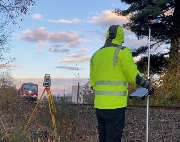 Brassói elővárosi vonathálózat: már a topográfiai felméréseket végzik