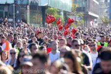 Egy évvel a tragédia után: a 16 halálos áldozatra emlékeznek Újvidéken 