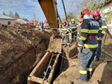 FRISSÍTVE – Munkásokra omlott a föld: öt méter mélyen rekedtek (VIDEÓ)