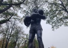 Szobrot állítottak Szemlakon a „sevillai hősnek”