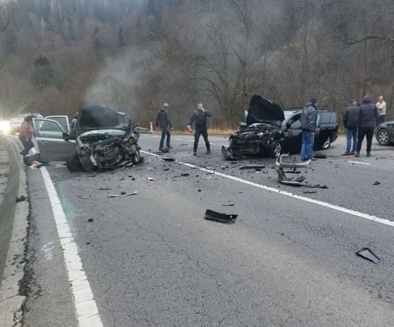 FRISSÍTVE – Súlyos baleset Maros megyében: hatan megsérültek – Köztük egy hároméves kislány